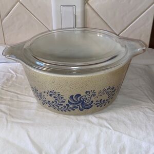 1970s Vintage Pyrex 474B Homestead 1.5 quart Casserole, Round Covered